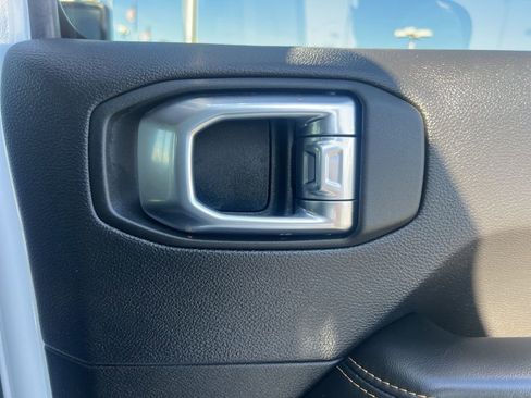 Used 2025 Jeep Wrangler Unlimited Sahara AWD/4WD image 39