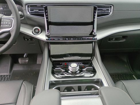 New 2026 Jeep Grand Wagoneer 4WD image 12