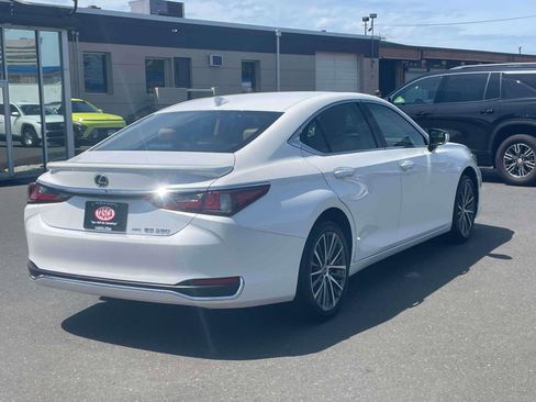 Used 2023 Lexus ES 250 w/ Premium Package AWD/4WD image 4