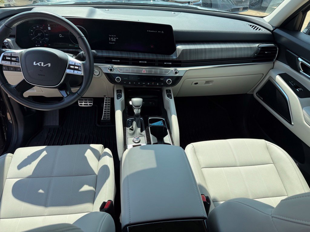 Used 2025 Kia Telluride SX w/ SX Captain's Chair Package FWD image 7