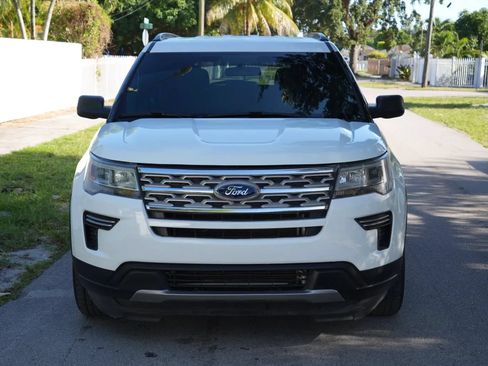 Used 2018 Ford Explorer XLT FWD image 5