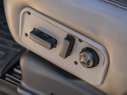 Used 2004 HUMMER H2 w/ Chrome Appearance Package image 30