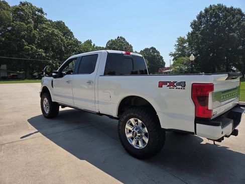 Used 2019 Ford F250 Platinum w/ Platinum Ultimate Package AWD/4WD image 9