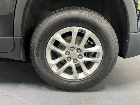 Used 2020 Chevrolet Traverse LT image 21