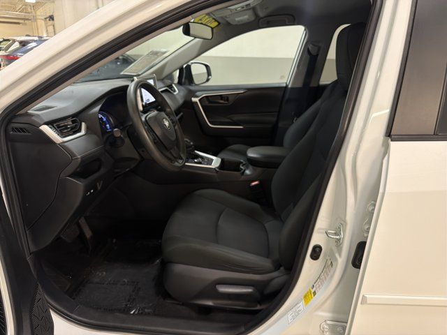 Used 2024 Toyota RAV4 LE AWD/4WD image 15