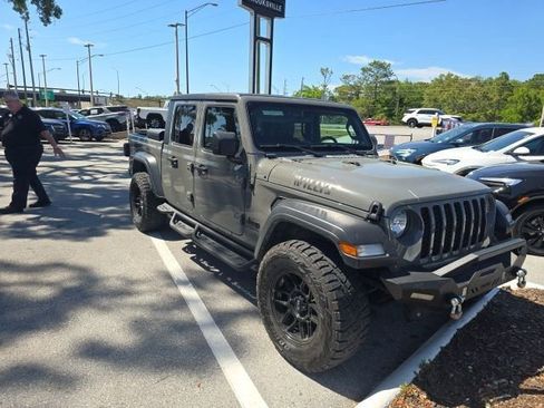 Used 2023 Jeep Gladiator Sport image 2