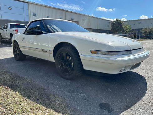 Used 1990 Buick Reatta Convertible image 11