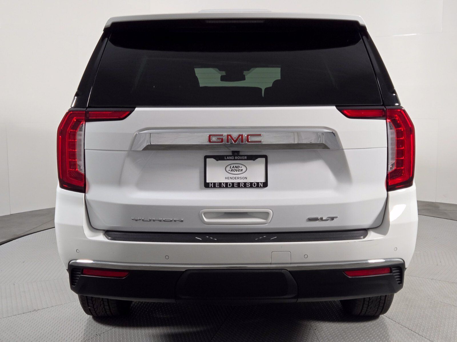 Used 2023 GMC Yukon SLT w/ SLT Luxury Package AWD/4WD image 7