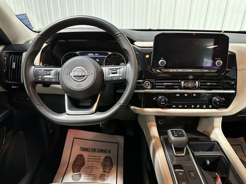 Used 2023 Nissan Pathfinder SV image 8