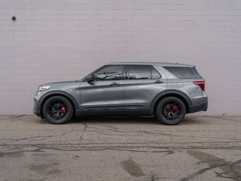 Used 2022 Ford Explorer ST w/ Equipment Group 401A AWD/4WD image 2
