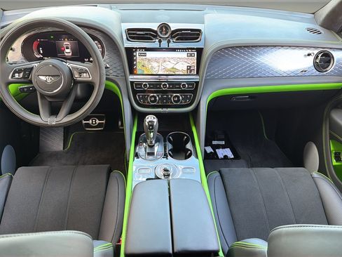 Used 2025 Bentley Bentayga AWD/4WD image 4