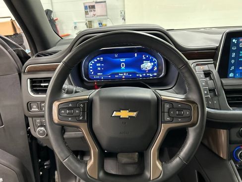 Used 2023 Chevrolet Suburban High Country AWD/4WD image 17