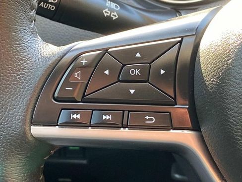 Used 2019 Nissan Rogue SV image 19