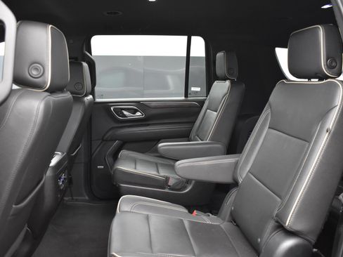 Used 2023 Chevrolet Suburban Premier RWD image 21
