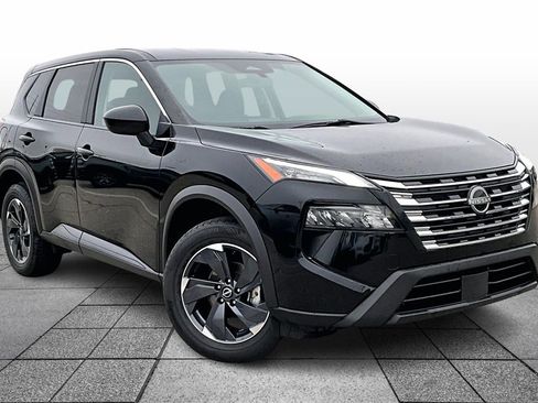 Used 2024 Nissan Rogue SV image 2