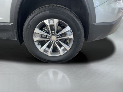 Used 2025 Chevrolet Equinox LT AWD/4WD image 21