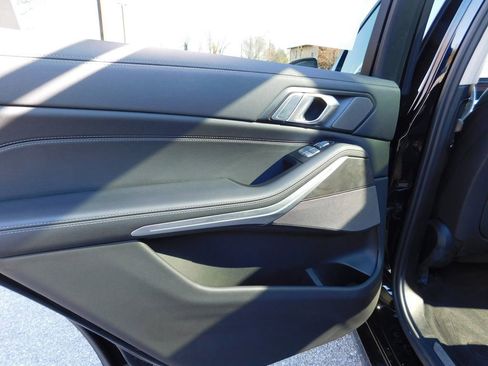 Used 2022 BMW X7 xDrive40i w/ Premium Package image 14