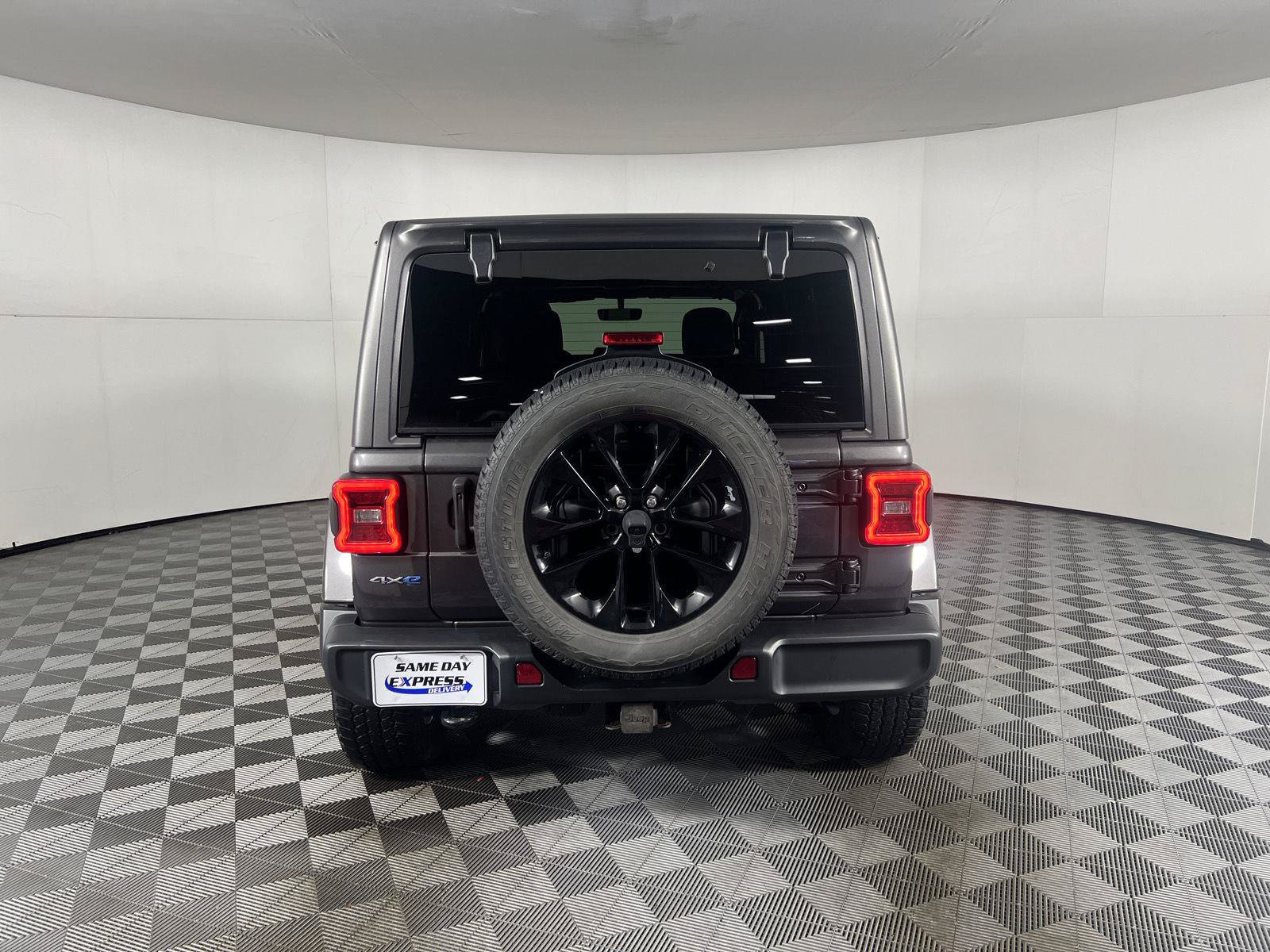Used 2021 Jeep Wrangler Unlimited Sahara w/ Cold Weather Group AWD/4WD image 10