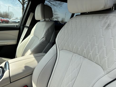 Used 2026 BMW X7 M60i image 17