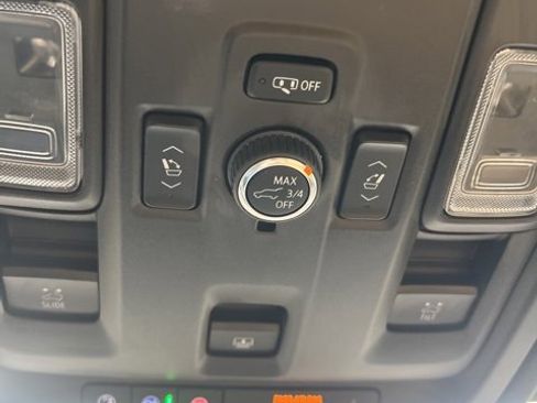 Used 2023 Cadillac Escalade Premium Luxury image 21