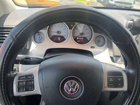 Used 2012 Volkswagen Routan SE FWD image 13