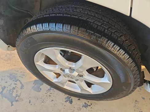 Used 2009 Toyota RAV4 Limited image 12