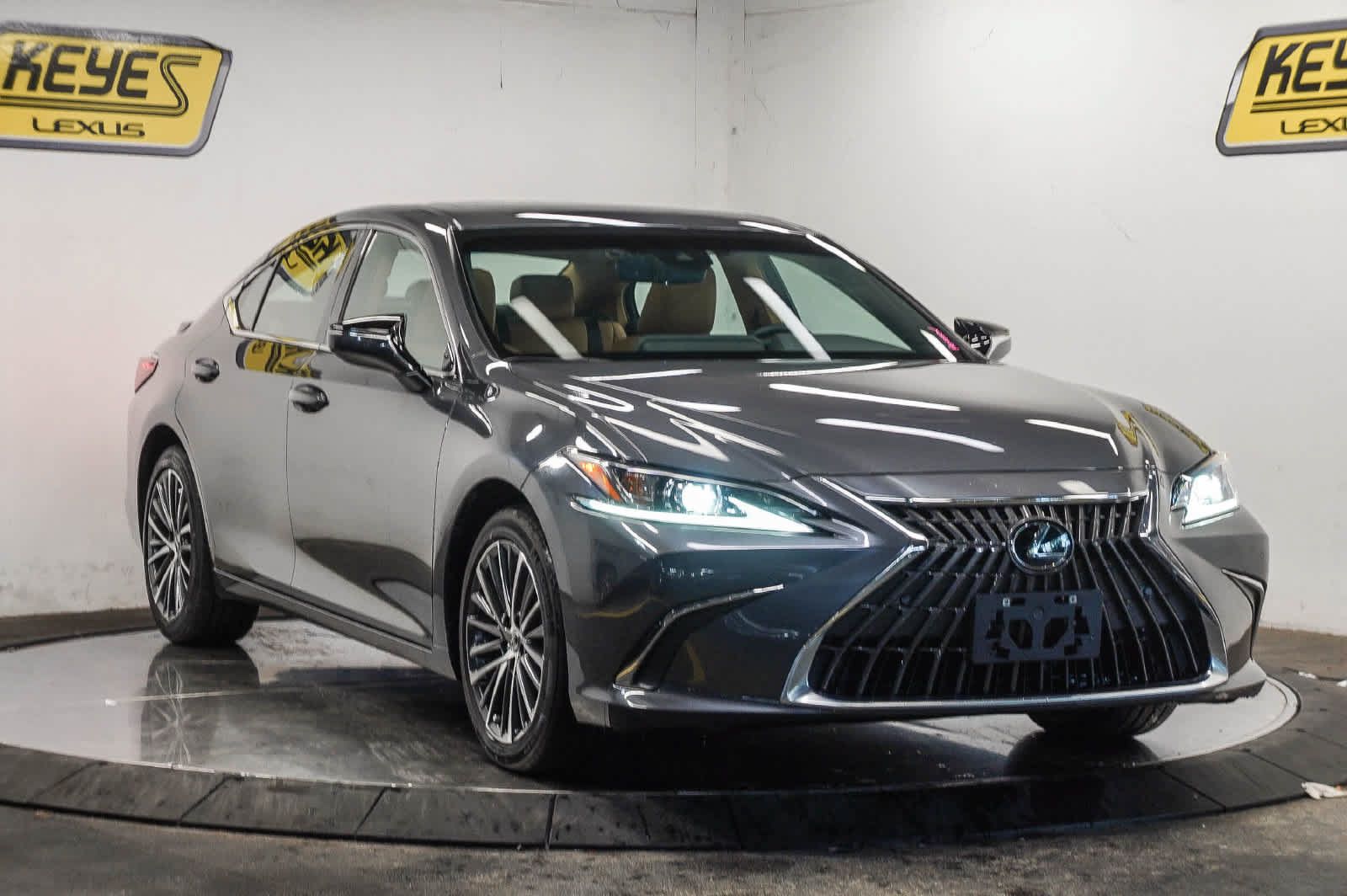 Used 2025 Lexus ES 300h w/ Premium Package FWD image 5
