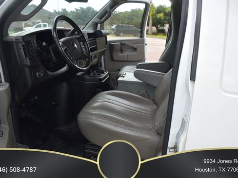 Used 2020 Chevrolet Express 3500 Extended w/ Driver Convenience Package RWD image 9