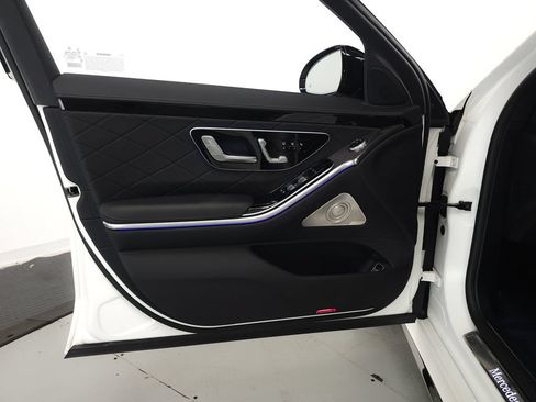 Used 2023 Mercedes-Benz S 580 4MATIC Sedan w/ AMG Line image 5