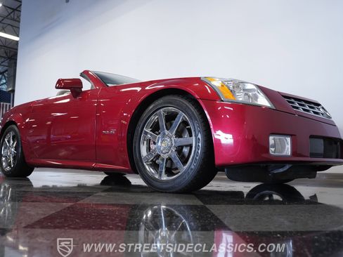 Used 2005 Cadillac XLR image 40