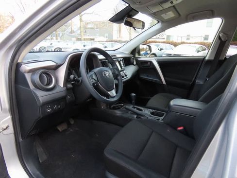 Used 2018 Toyota RAV4 LE image 2