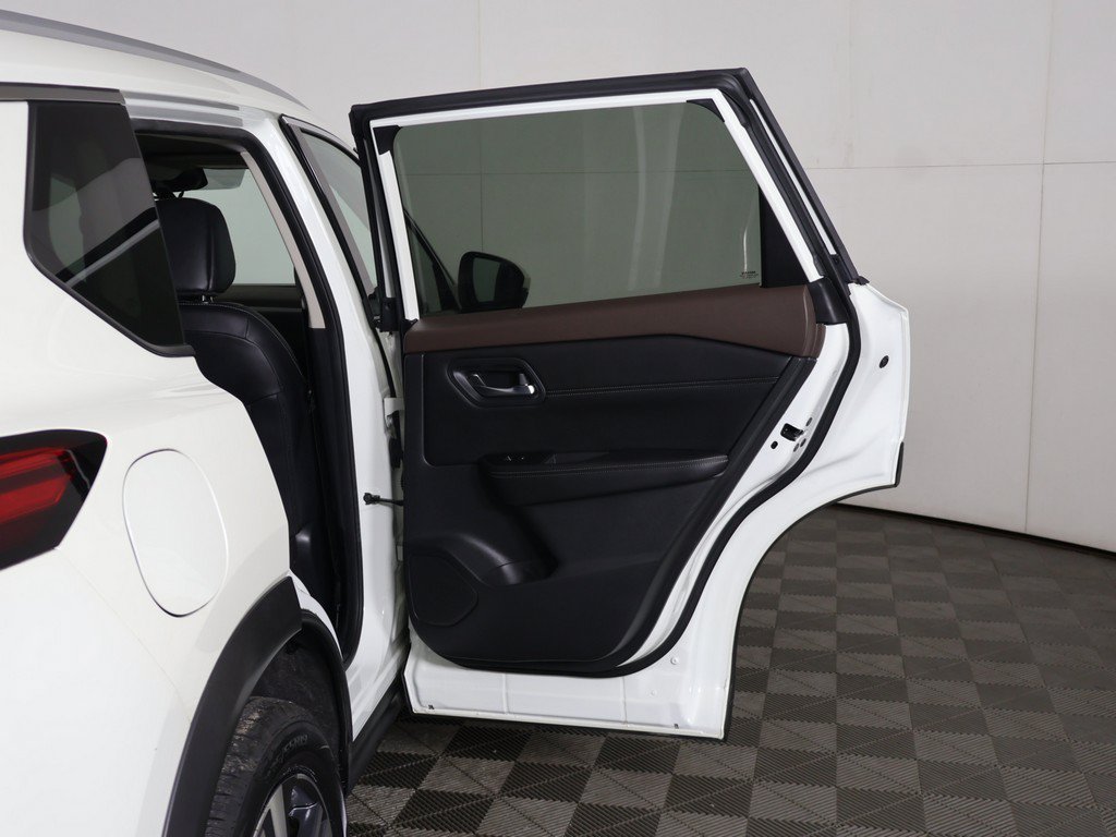 Used 2023 Nissan Rogue SL FWD image 22