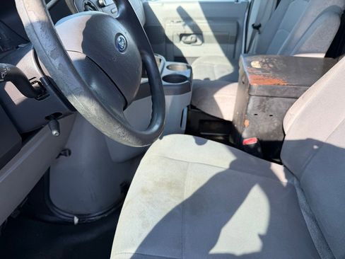 Used 2011 Ford E-250 and Econoline 250 w/ PWR Group image 9