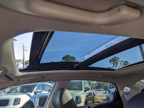 Certified 2019 Kia Cadenza Limited image 17