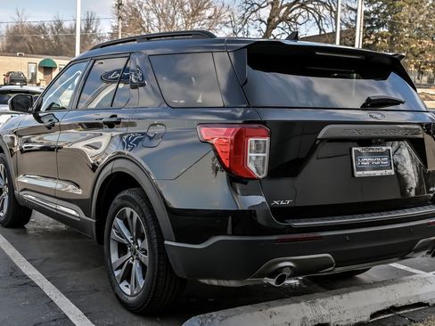 Used 2023 Ford Explorer XLT w/ Equipment Group 202A image 6