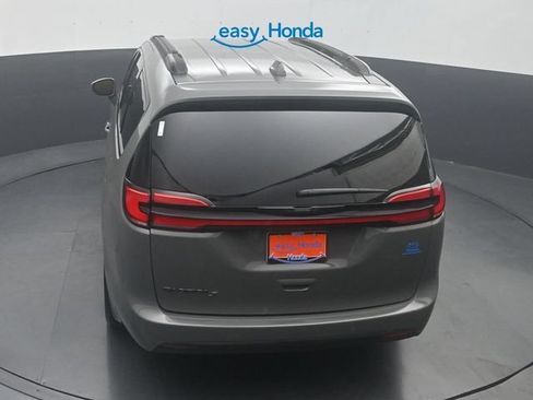 Used 2021 Chrysler Pacifica Touring-L w/ Uconnect Theater Family Group FWD image 24