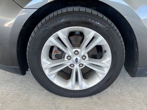 Used 2018 Ford Taurus SEL FWD image 29