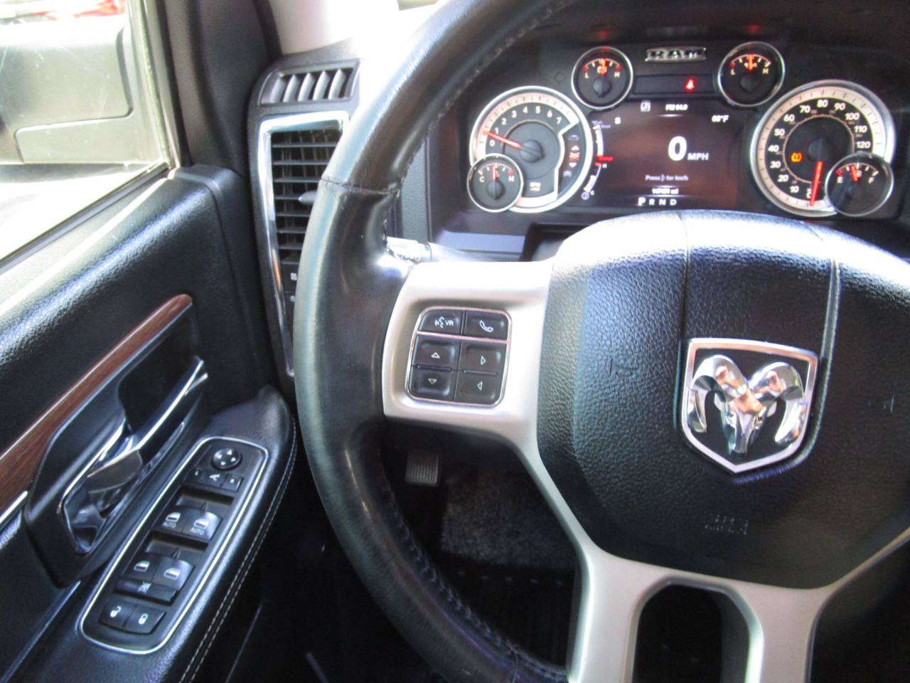 Used 2015 RAM 2500 Laramie w/ Convenience Group AWD/4WD image 12