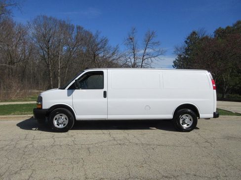 Used 2018 Chevrolet Express 3500 Extended w/ Driver Convenience Package image 26
