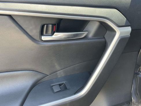 Used 2020 Toyota RAV4 XLE w/ Convenience Package image 19