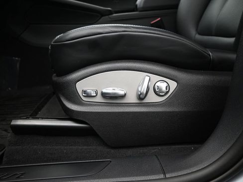 New 2026 Porsche Macan AWD/4WD image 12