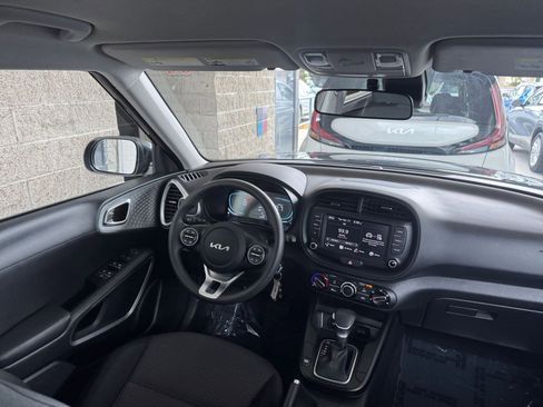 Used 2025 Kia Soul LX w/ LX Technology Package image 32