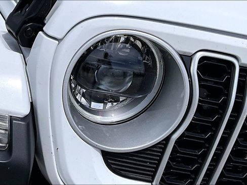 Certified 2025 Jeep Wrangler Unlimited Sahara w/ Safety Group image 28