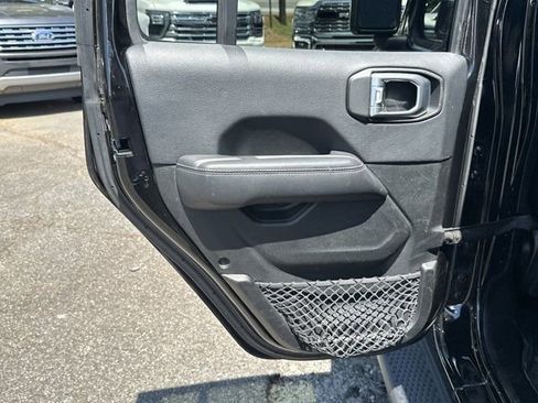 Used 2019 Jeep Wrangler Unlimited Sahara AWD/4WD image 23