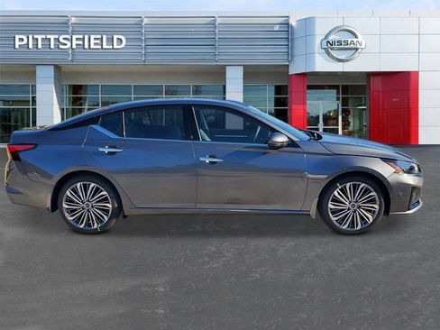 New 2025 Nissan Altima 2.5 SL image 2