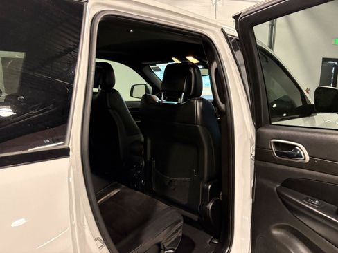 Used 2017 Jeep Grand Cherokee Altitude AWD/4WD image 21