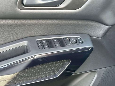 Used 2025 Nissan Pathfinder S image 17