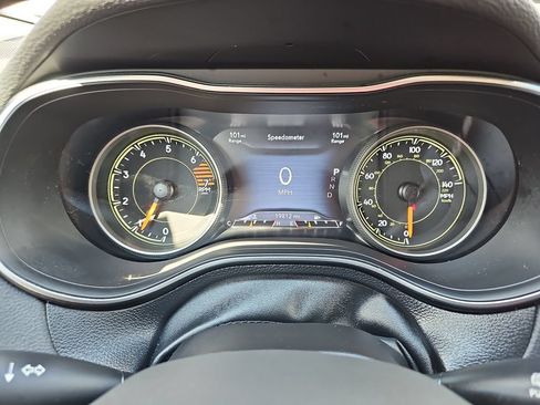 Used 2023 Jeep Cherokee Altitude Lux w/ Lux Elite Package AWD/4WD image 15