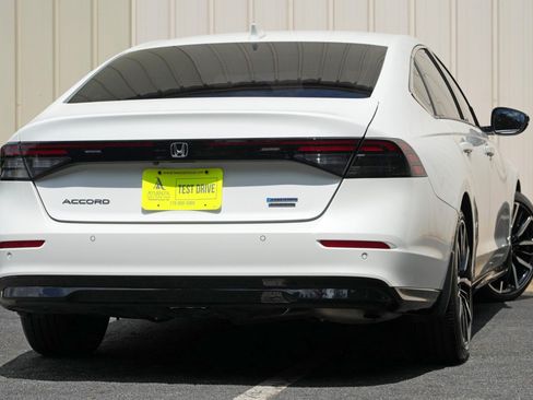 Used 2023 Honda Accord Touring image 4