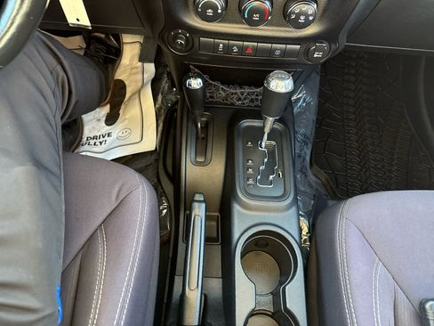 Used 2013 Jeep Wrangler Unlimited Rubicon w/ Connectivity Group image 22